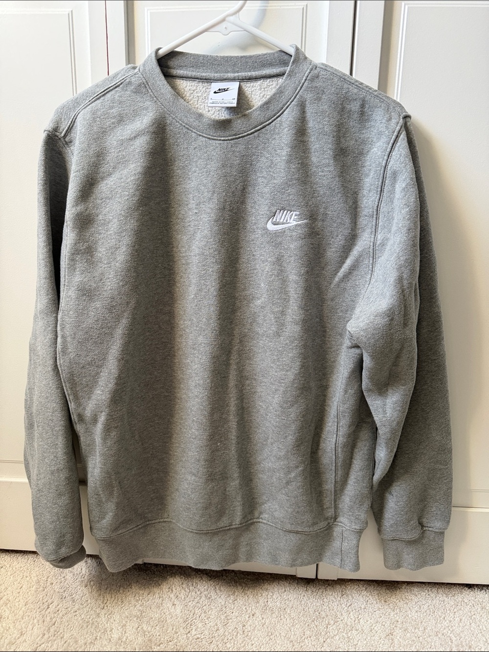 Nike Men’s Light Grey Crewneck Sweatshirt